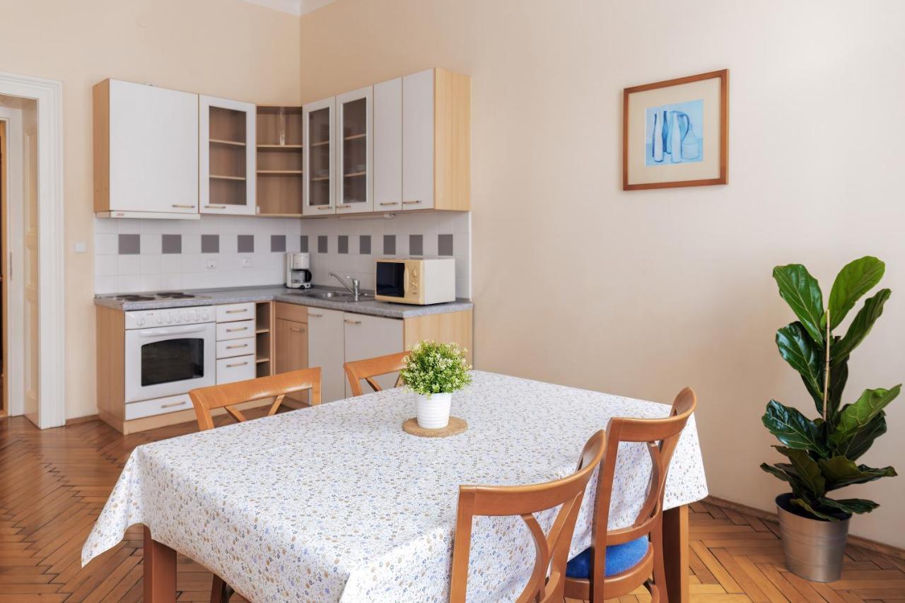 Sibelius Apartments Прага Екстер'єр фото
