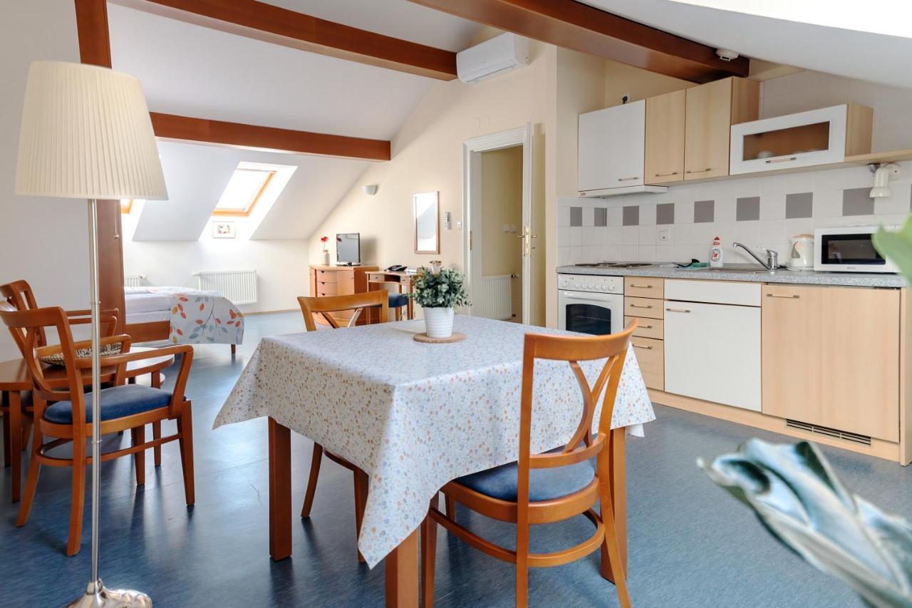 Sibelius Apartments Прага Екстер'єр фото